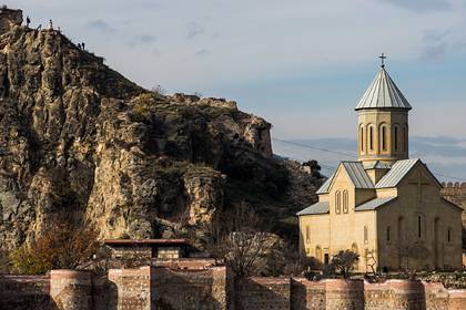 В Грузии предложили бороться с коронавирусом святой водой - lenta.ru - Грузия - Тбилиси