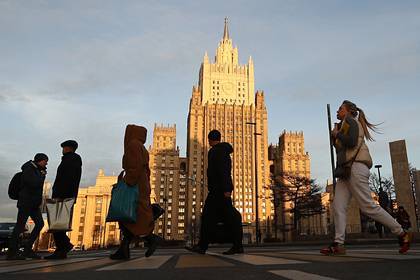 Россия призвала своих граждан вернуться из-за рубежа - lenta.ru - Россия - Италия