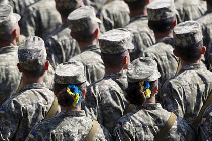 Украина приостановила призыв на военную службу из-за коронавируса - lenta.ru - Украина - Киев