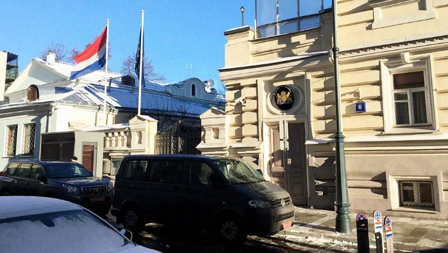 Глава Минздрава Нидерландов потерял сознание во время обсуждения коронавируса - gazeta.ru - Голландия