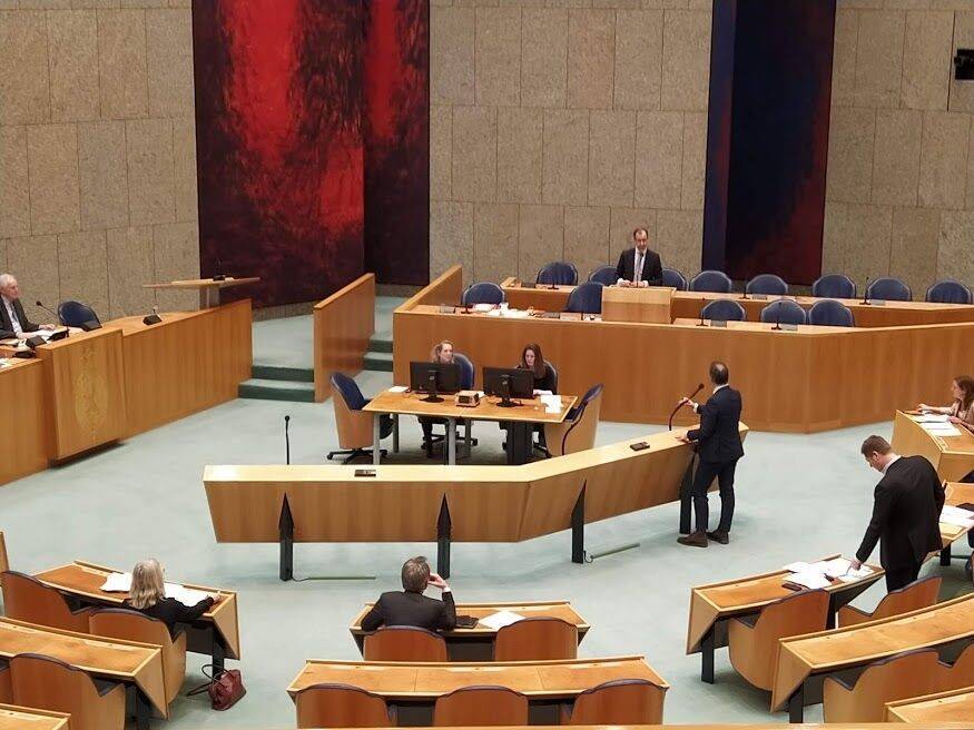 Министр здравоохранения Нидерландов потерял сознание при обсуждении коронавируса - politexpert.net - Голландия