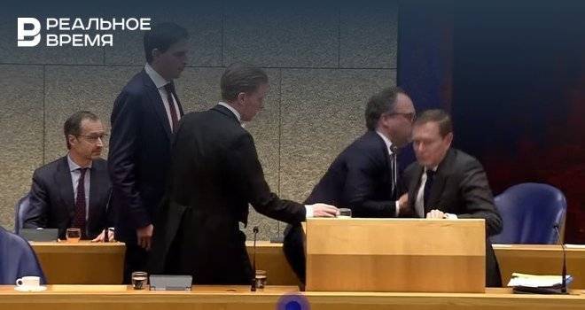 В Нидерландах министр упал в обморок при обсуждении коронавируса - realnoevremya.ru - Голландия