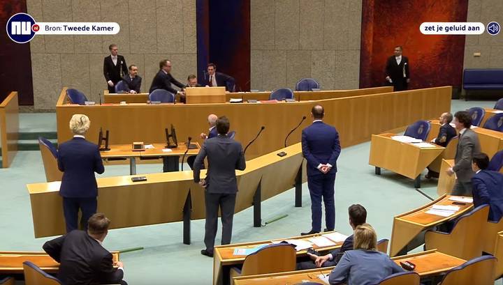 Глава Минздрава Нидерландов после вопроса о коронавирусе упал в обморок - vesti.ru - Голландия