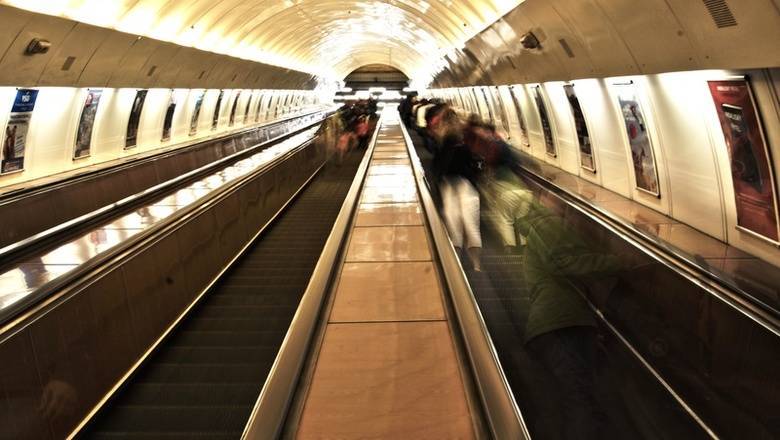 В Лондоне ограничивают работу метро из-за коронавируса - newizv.ru - Лондон