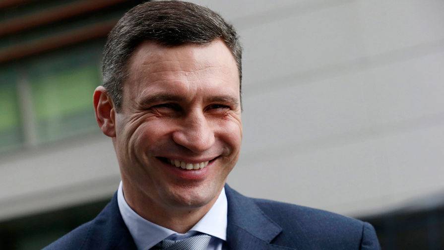 Виталий Кличко - Виталий Кличко помыл руки в боксерских перчатках - gazeta.ru - Украина - Китай - Ухань - Киева