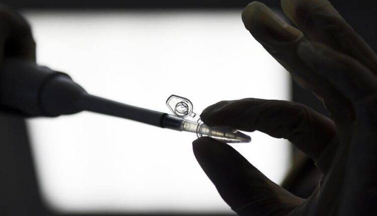 Дмитрий Лиознов - В НИИ гриппа назвали сроки появления вакцины от коронавируса - newtvnews.ru - Россия