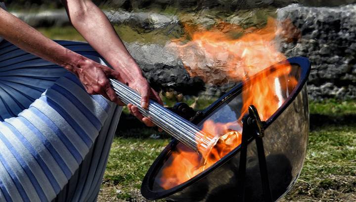 Олимпийский огонь прибыл в Японию - vesti.ru - Япония - Греция