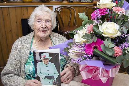 105-летняя юбилярша раскрыла секрет долголетия - lenta.ru - Англия