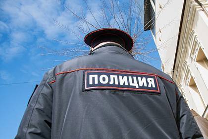 В Москве изолировали полицейского после контакта с зараженным коронавирусом - lenta.ru - Москва - округ Юго-Западный
