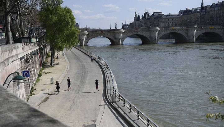 Марсово поле и набережную Сены закрыли - vesti.ru - Франция - Париж