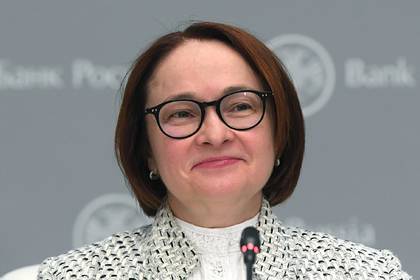 Эльвира Набиуллина - Банк России отказался идти по пути США и раздавать деньги населению - lenta.ru - Россия - Сша