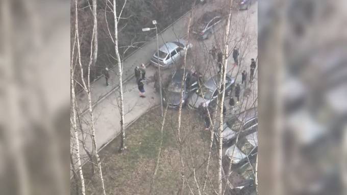 "Ягуар" влетел в припаркованную машину и поребрик на Кораблестроителей - piter.tv - Санкт-Петербург - Петербург