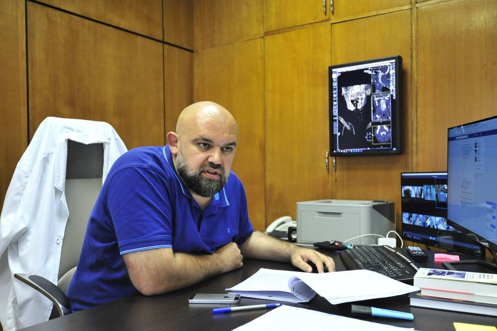 Денис Проценко - Главврач больницы в Коммунарке назвал признак тяжелой формы коронавируса - vm.ru