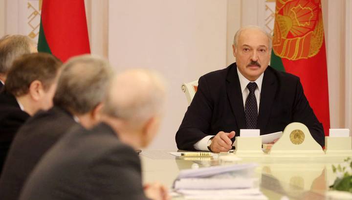 Александр Лукашенко - Лукашенко поручил КГБ разобраться с "негодяями" - vesti.ru - Белоруссия