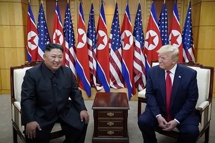 Дональд Трамп - Ким Ченын - Трамп призвал Ким Чен Ына к сотрудничеству в борьбе с коронавирусом - lenta.ru - Сша - Корея - Кндр