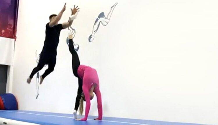 Дарья Спиридонова - Никита Нагорный - Российские гимнасты исполнили трюк с туалетной бумагой под Little Big - newtvnews.ru - Россия