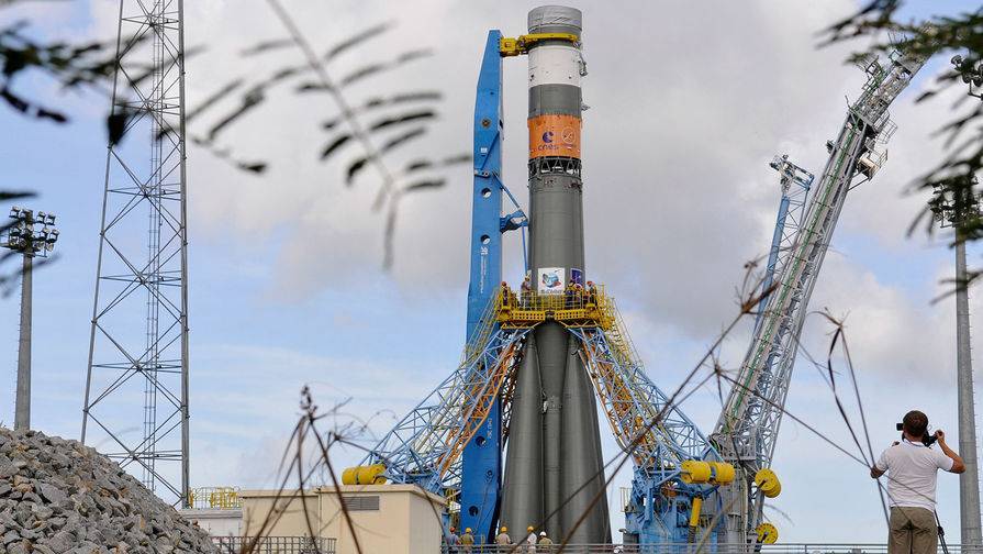 Сотрудники Роскосмоса с космодрома Куру прибыли в Россию - gazeta.ru - Россия - Москва