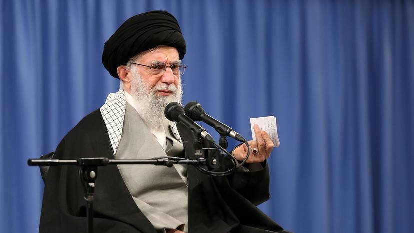 Али Хаменеи - Хаменеи назвал странным предложение США помочь Ирану с коронавирусом - russian.rt.com - Сша - Иран