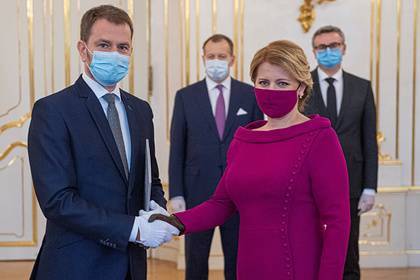 Зузана Чапутова - Маску в тон платья назвали новым уровнем коронавирусной моды - lenta.ru - Словакия
