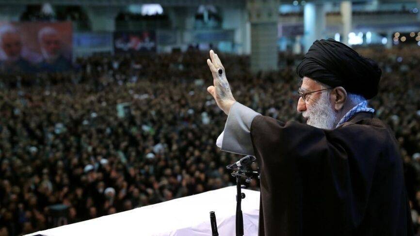 Али Хаменеи - Хаменеи отреагировал на предложение США помочь Ирану в борьбе с коронавирусом - riafan.ru - Сша - Иран - Тегеран