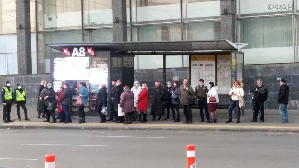 Тотальный карантин в Киеве вызывает вспышки насилия в транспорте - riafan.ru - Киев
