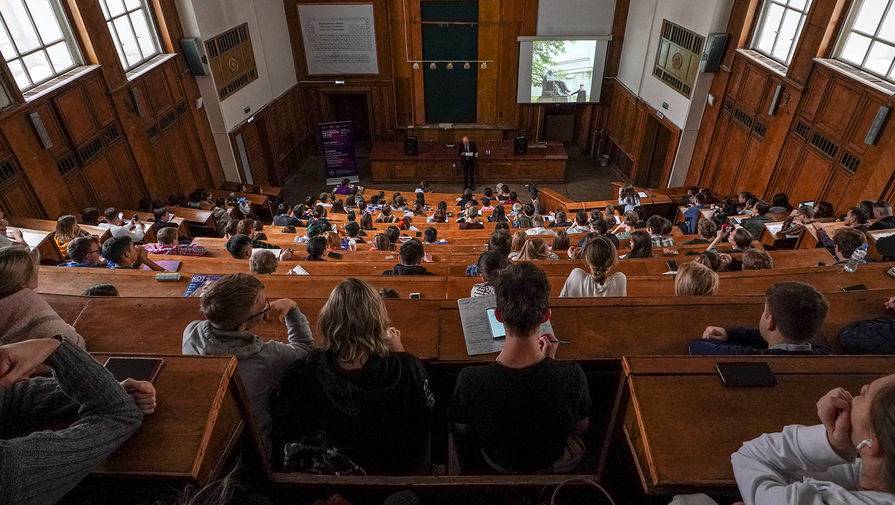 Рособрнадзор приостанавливает проверки вузов - gazeta.ru - Ухань