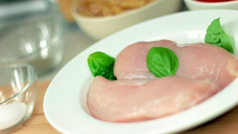 Эксперт оценил вероятность повышения цен на мясо птицы - russian.rt.com