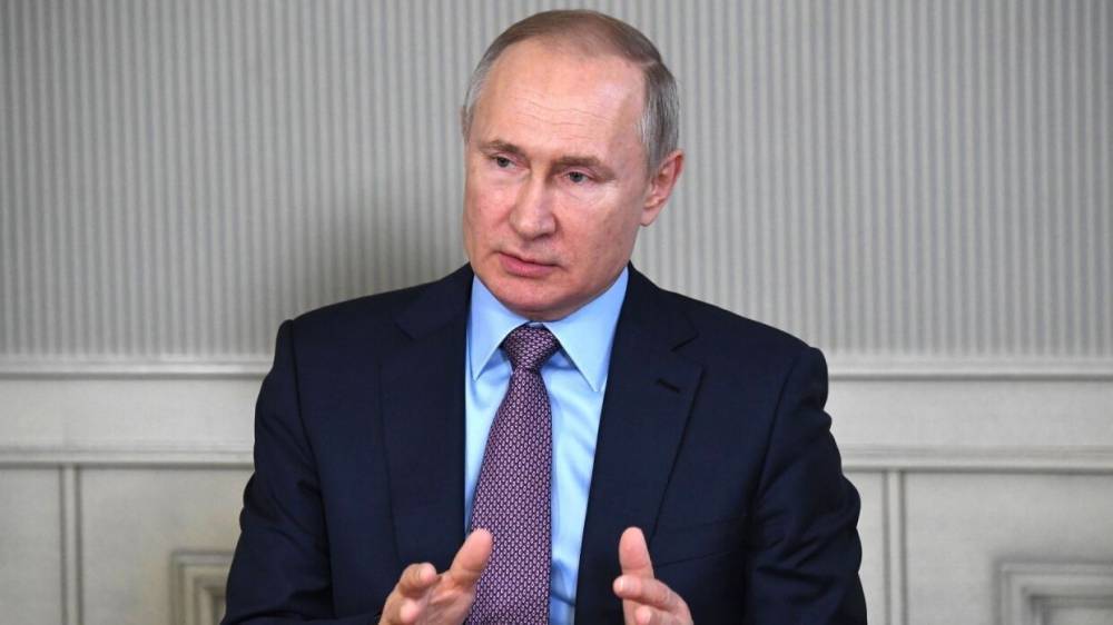 Владимир Путин - Дмитрий Песков - Песков рассказал, как Путин защищается от коронавируса - riafan.ru - Россия - Москва