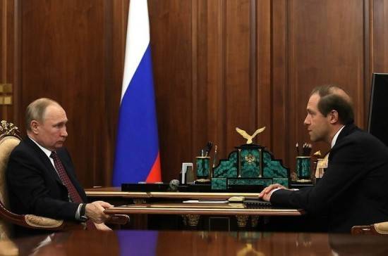 Владимир Путин - Денис Мантуров - Мантуров рассказал Путину, когда появятся медицинские маски - pnp.ru - Россия