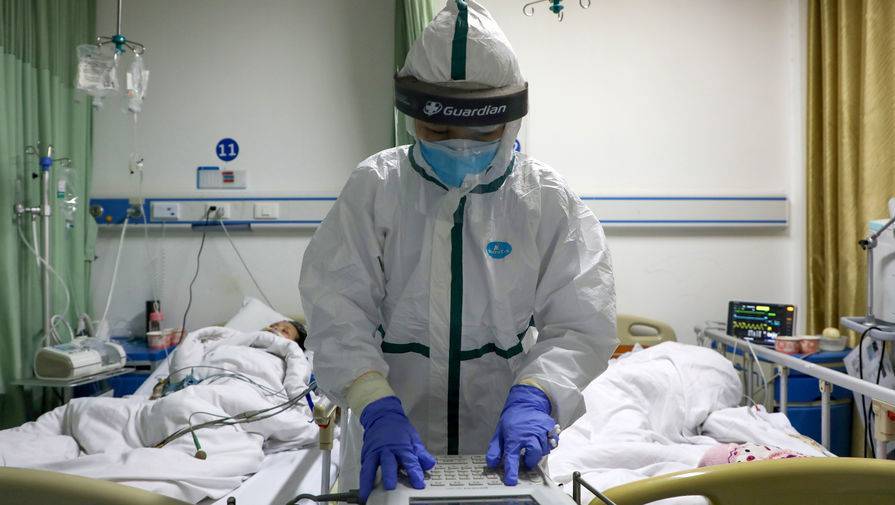 Симон Фернандо - Почти четыре тысячи медиков в Испании заразились коронавирусом - gazeta.ru - Испания