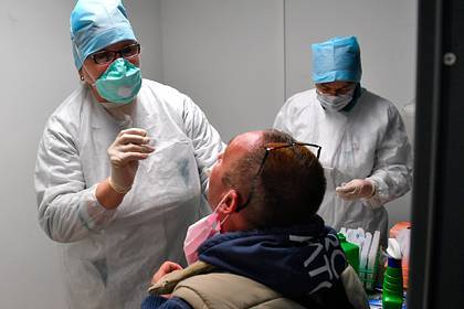Врачей скорой помощи на Украине оставили без тестов на коронавирус - lenta.ru - Украина