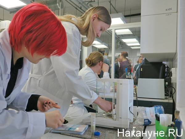 На Среднем Урале запустили лабораторию, которая будет проводить первичные анализы на коронавирус - nakanune.ru - Москва - Новосибирск - Екатеринбург