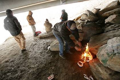 Бездомных в США изолировали на катках из-за коронавируса - lenta.ru - Сша - Анкоридж - state Alaska