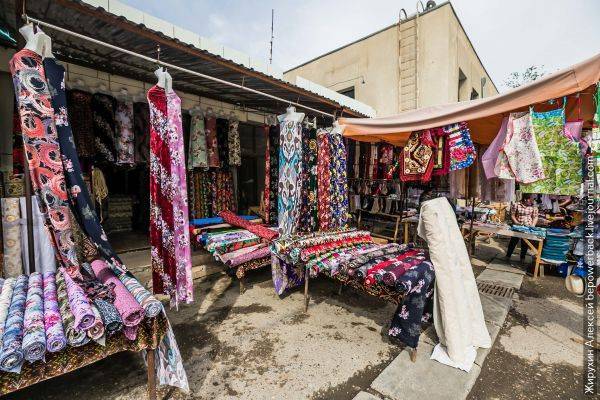 В Узбекистане закрывают все рынки, кроме фермерских - eadaily.com - Узбекистан - Ташкент