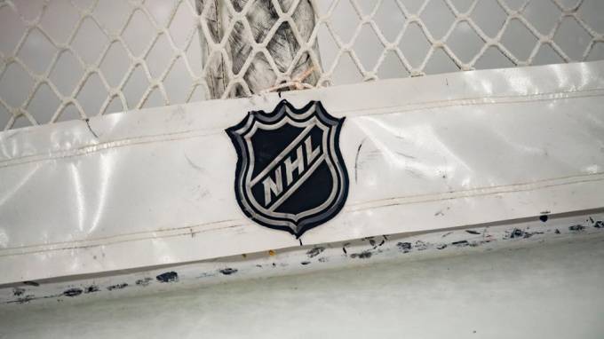 Сезон в НХЛ могут доиграть при пустых трибунах - piter.tv
