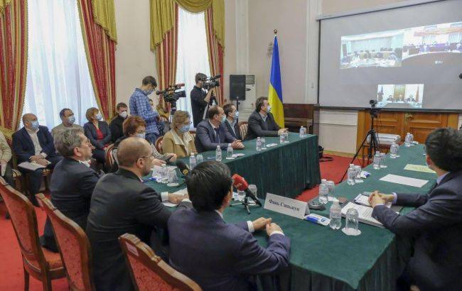 Денис Шмыгаль - Украина договорилась о регулярных телемостах с Китаем для борьбы с коронавирусом - rbc.ua - Украина - Китай - Киев
