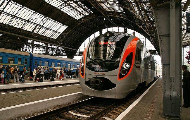 Владислав Криклий - УЗ назначила еще два поезда для эвакуации украинцев из Польши - rbc.ua - Украина - Польша - Латвия