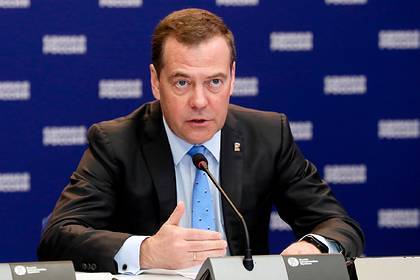 Дмитрий Медведев - Медведев призвал регионы привлечь волонтеров для борьбы с коронавирусом - lenta.ru - Россия