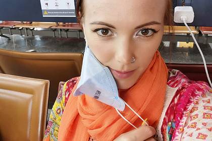 Россиянка пожаловалась на насилие над белыми за границей из-за коронавируса - lenta.ru - Екатеринбург - Индия