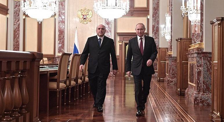 Владимир Путин - Михаил Мишустин - Путин предложил правительству обсудить допмеры в связи с экономической ситуацией - vm.ru - Россия