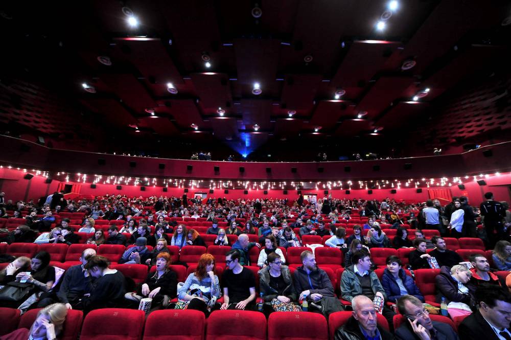 Правительство РФ поручило регионам закрыть кинотеатры и развлекательные центры - vm.ru - Россия - Китай - Ухань