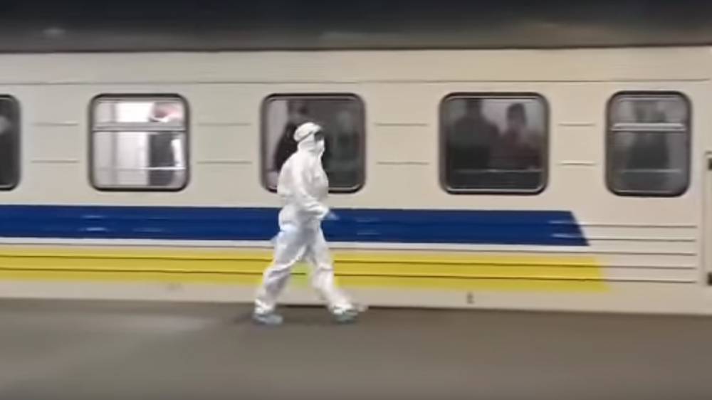 В Сети появилось видео прибывшего в Киев из Риги «зараженного» поезда - riafan.ru - Киев - Рига