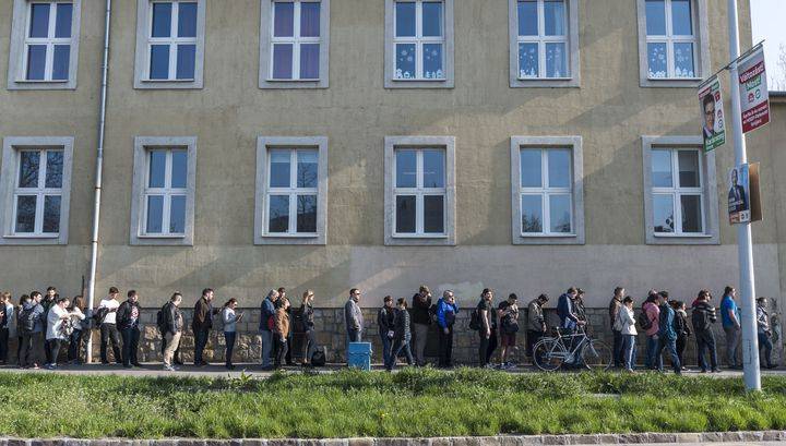Жители Венгрии спешат запастись оружием, опасаясь беспорядков из-за коронавируса - vesti.ru - Венгрия