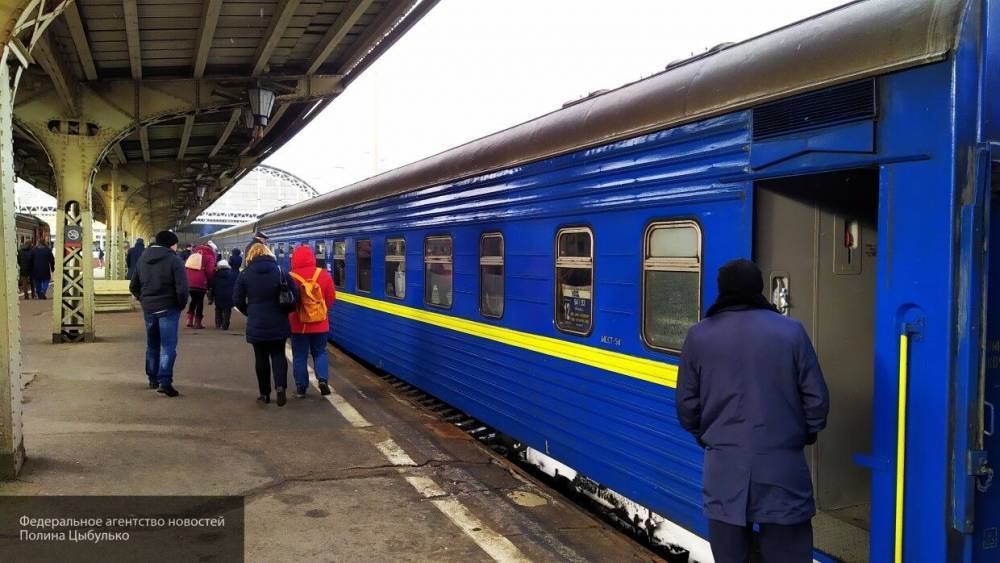 Поезд с инфицированными коронавирусом украинцами прибыл из Риги в Киев - nation-news.ru - Украина - Киев - Рига