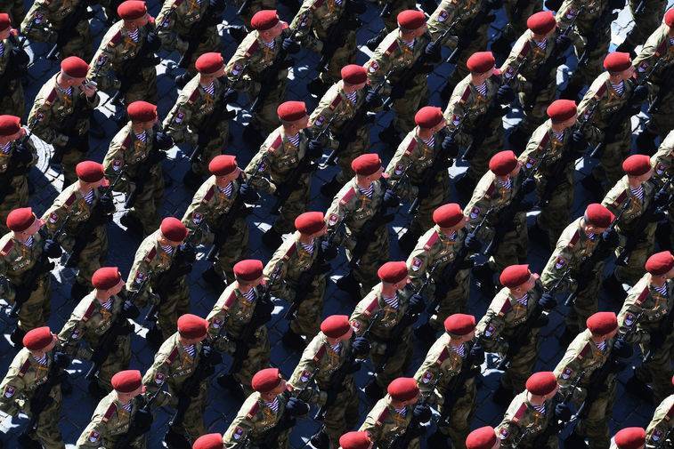 Минобороны: зараженных коронавирусом среди военных нет - gazeta.ru - Россия - Ухань