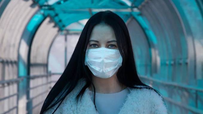 В Петербурге онкобольных заставили стоять на улице из-за пандемии коронавируса - piter.tv - Санкт-Петербург