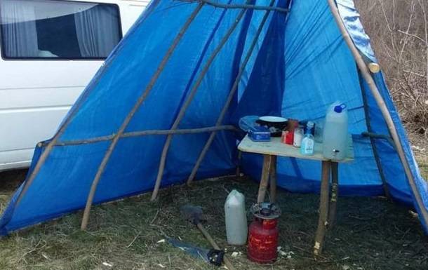 Приехавший из Италии украинец изолировался в палатке у реки - korrespondent.net - Италия