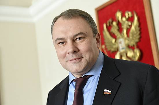 Петр Толстой - Толстой вышел из самоизоляции после поездки в Париж - pnp.ru - Париж