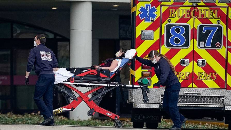 Врачи советуют больным коронавирусом лежать вниз лицом - gazeta.ru - Сша - Ухань