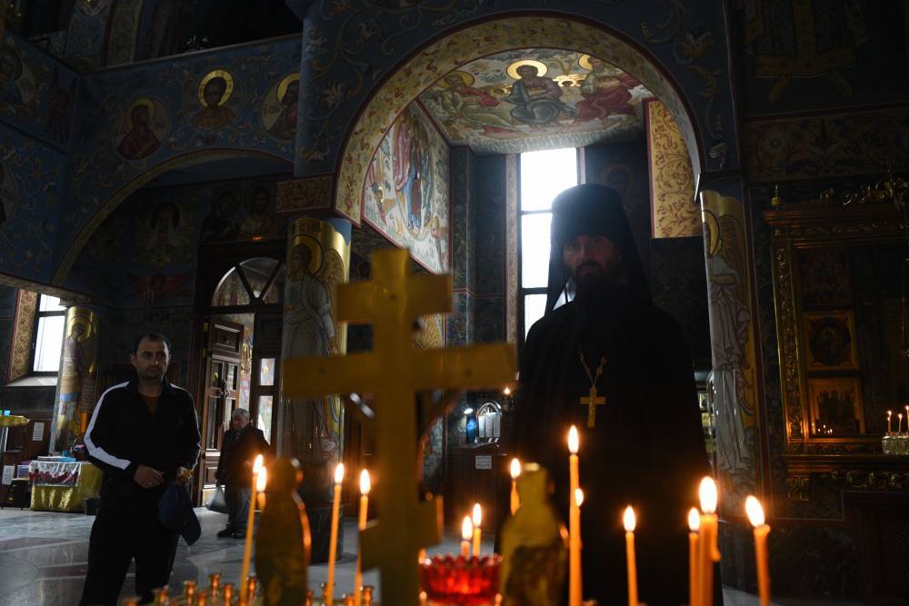 Православный священник объяснил, при каком условии возможно массовое прощение грехов во время пандемии - vm.ru - Москва - Рим